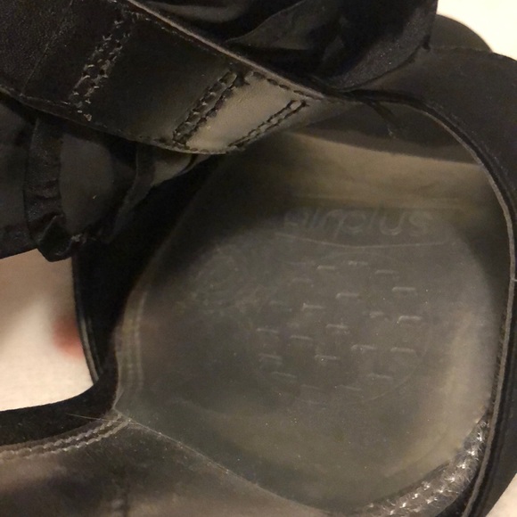 New black heels - Picture 6 of 6